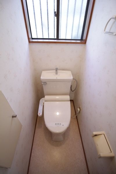 【トイレ】　温水洗浄便座付です！