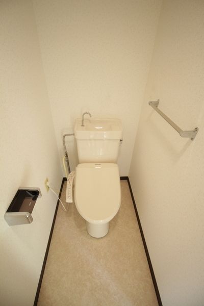 【トイレ】　温水洗浄便座付です！