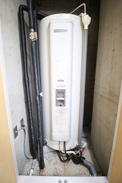 【その他設備】　電気温水器は深夜電力でお湯を溜めます